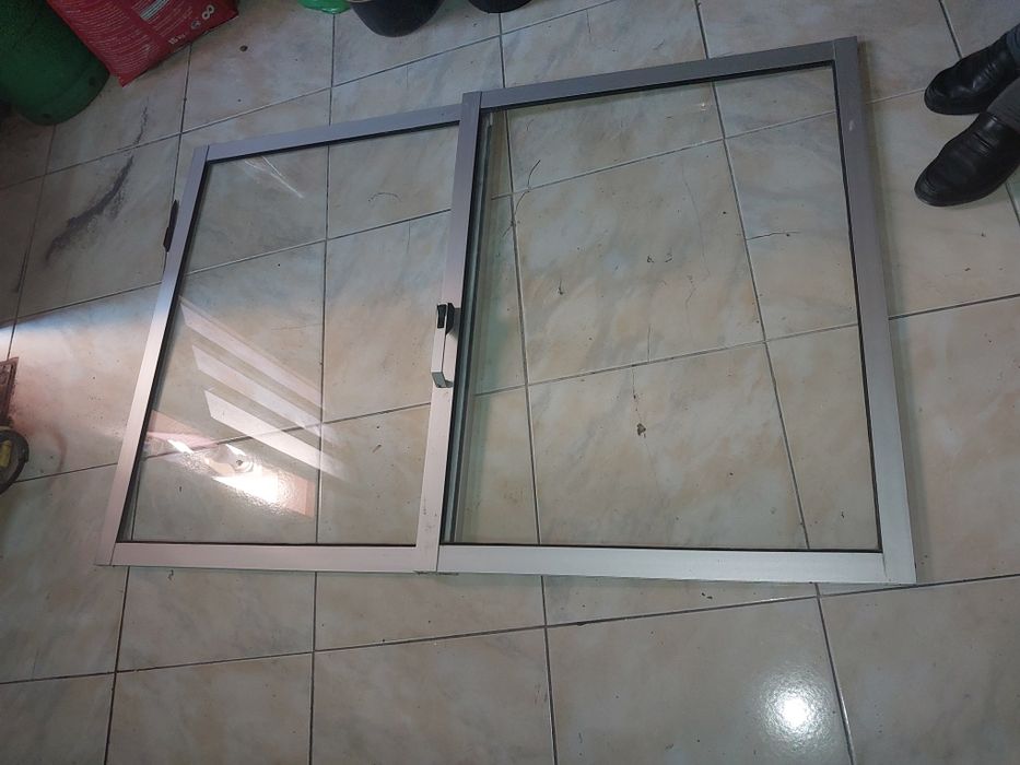 Caixilharia  janelas portas alumínio