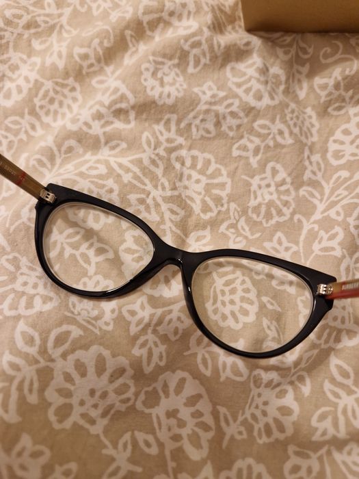 Burberry okulary oprawki kocie czarne kratka
