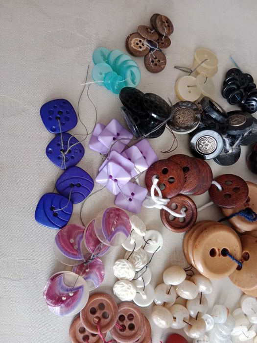 Guziki duży zestaw różne wielkości i kolory