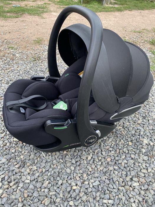 Продам автолюльку Carello Vega