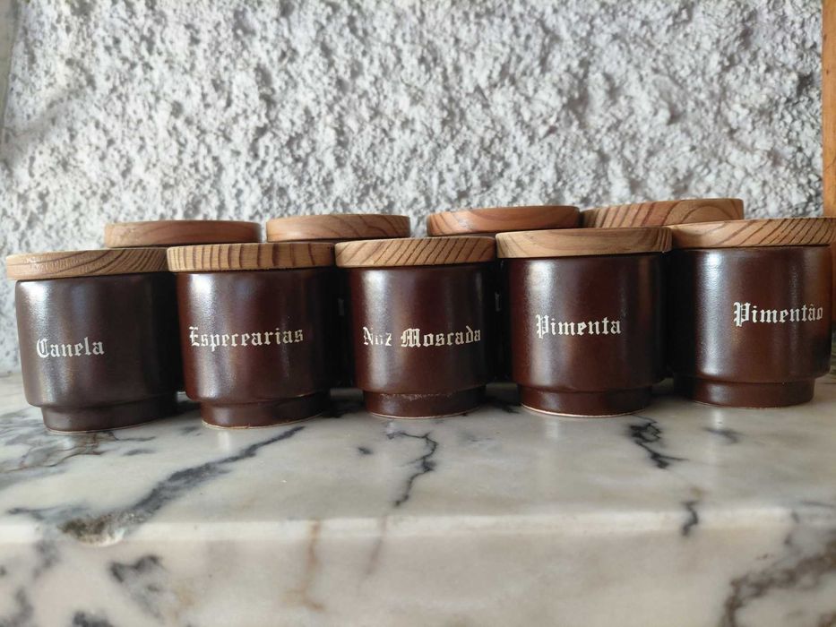 Conjunto de frascos de especiarias