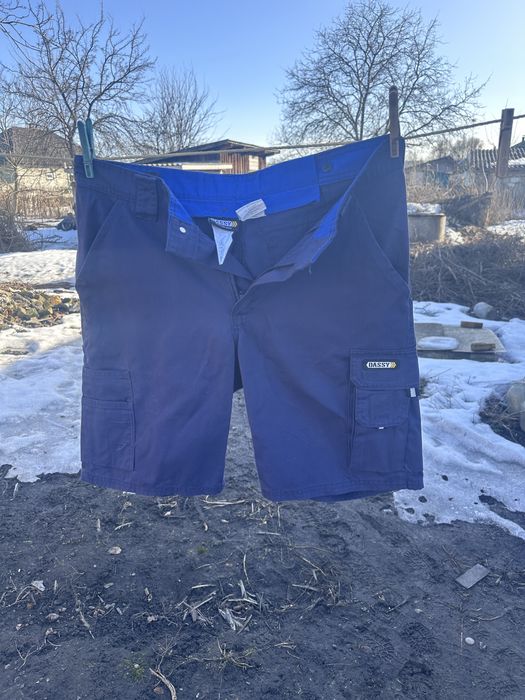 Продаються робочі шорти
