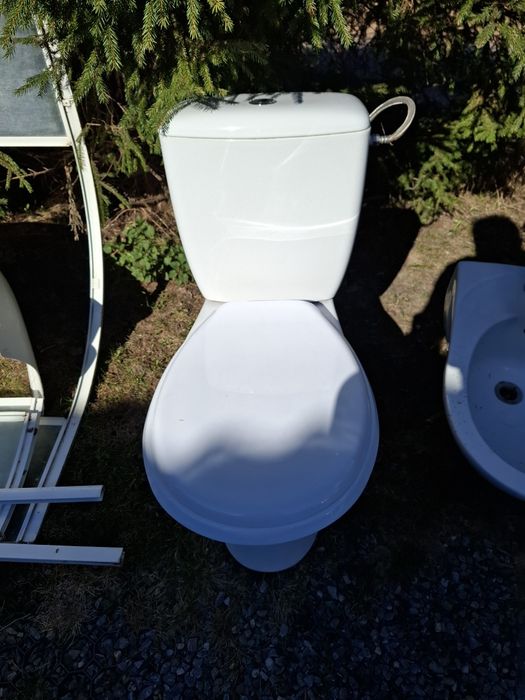 Sedes, bidet, kabina prysznicowa