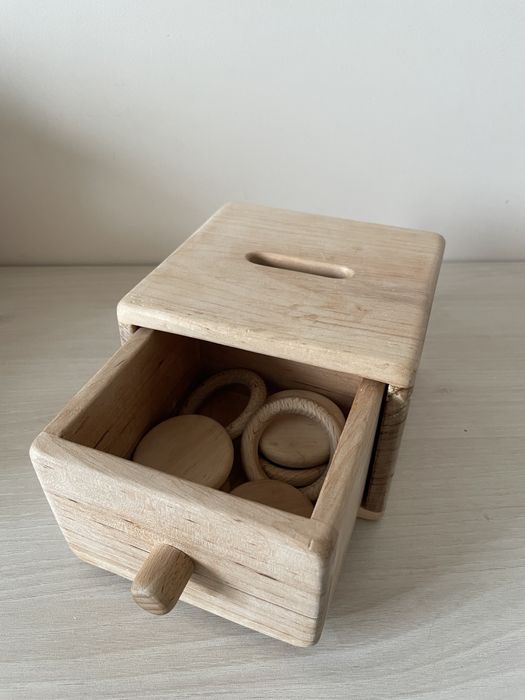 Деревʼяна скринька/комод