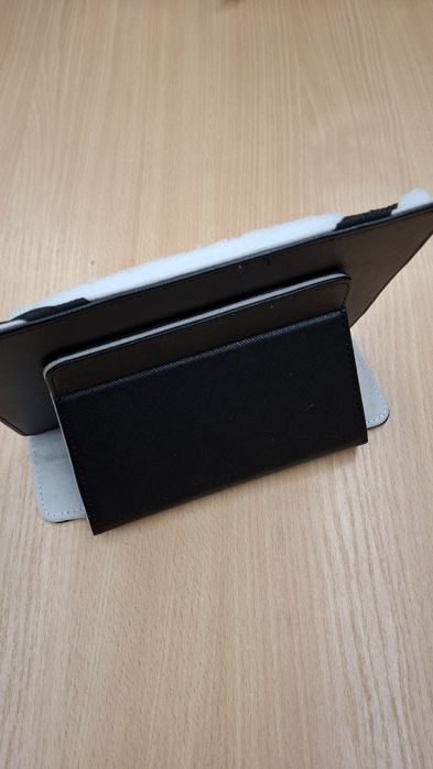 Etui na tablet z funkcją podstawki