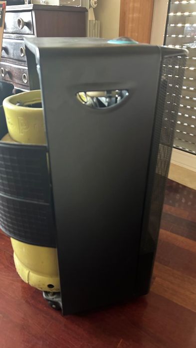 Aquecedor a gás Ufesa + garrafa de gás vazia + respetivo adaptador