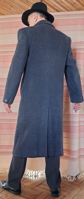Зимнее мужское пальто.