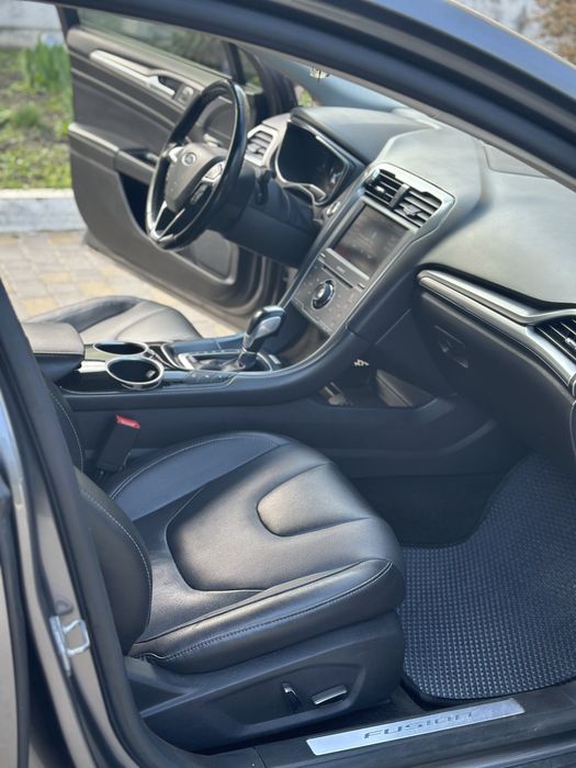 Ford Fusion Hybrid PHEV  Titanium