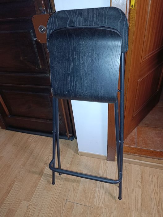 Mesa alta e 4 cadeiras
