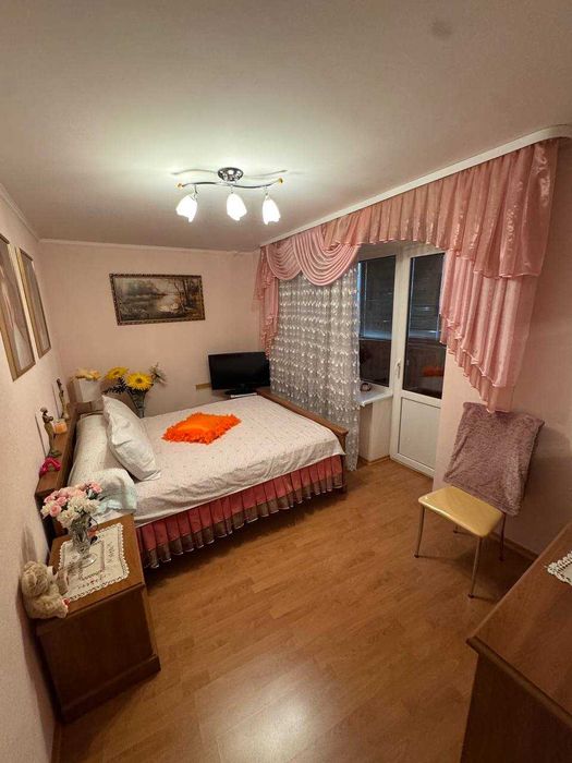 Простора 3 кімнатна квартира в центрі міста