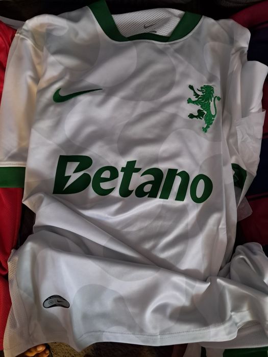 Vários clubes  t shit originais  tem retrô  ,vários tamanhos.