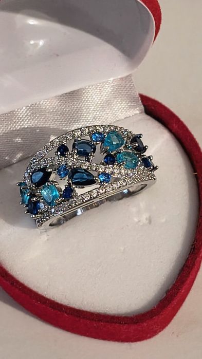 Pierścionek srebrny z pięknymi kamieniami rozm.10