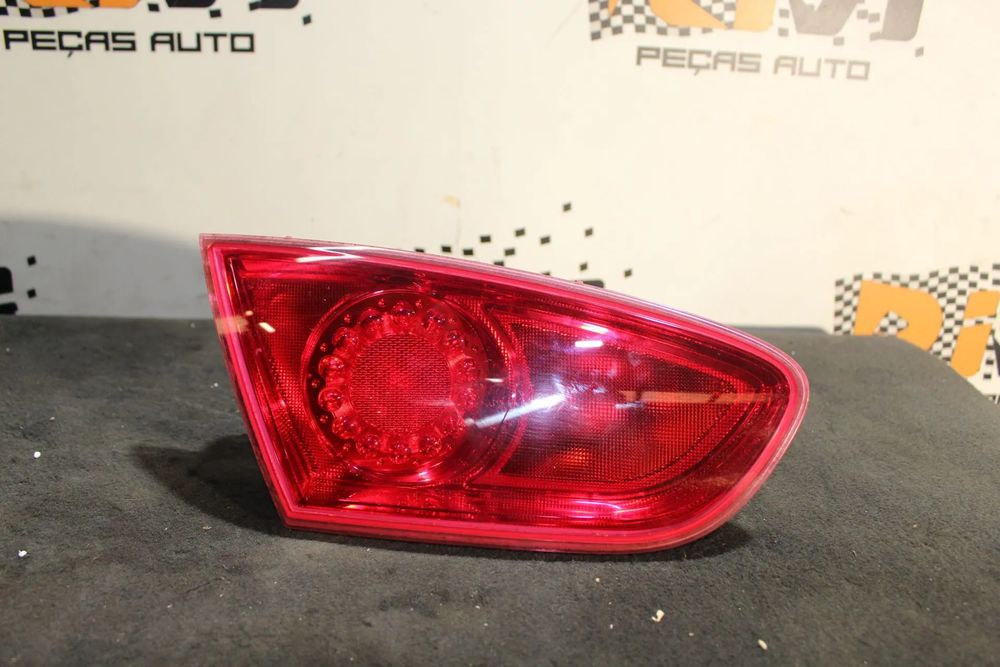 Farolim da mala esquerdo SEAT Leon (1P1)