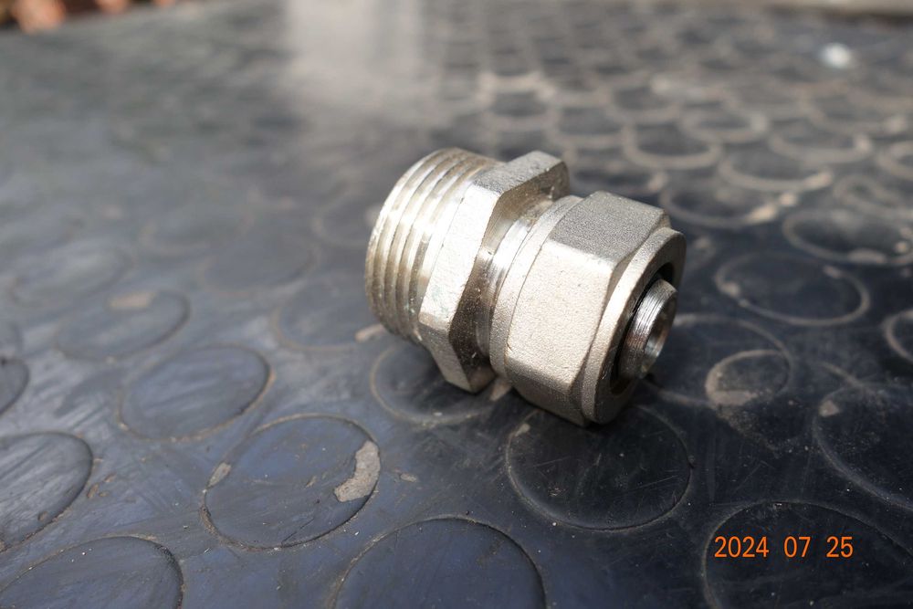 Муфта обтискна 16#3/4 зовнішня різьба.