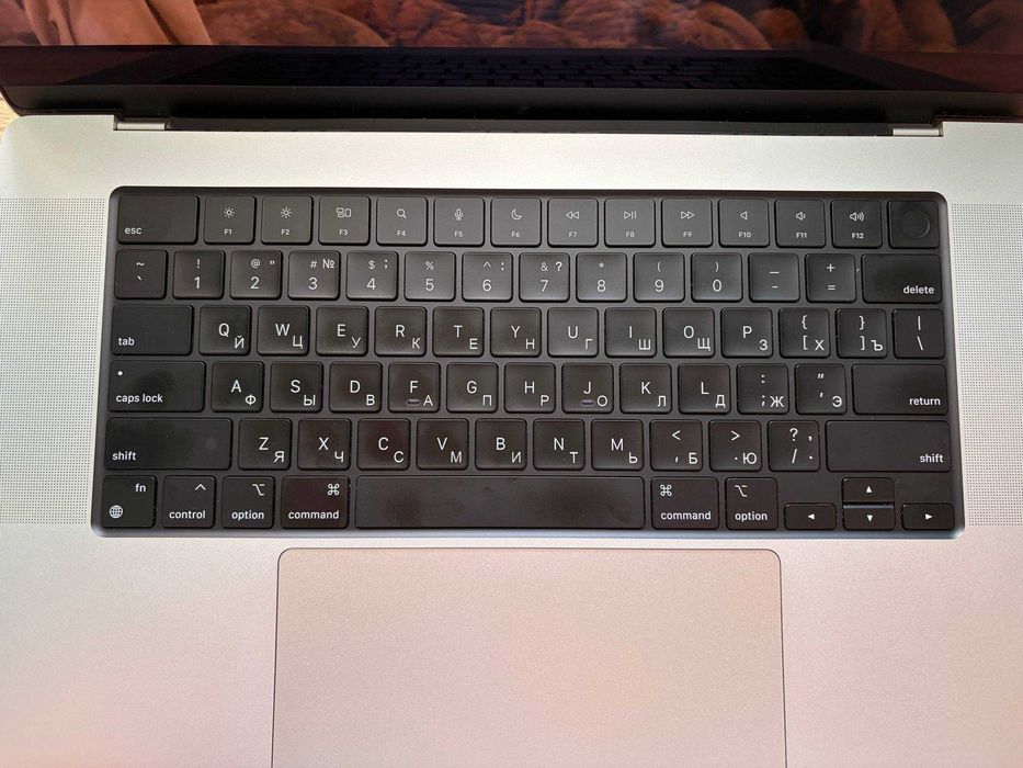 MacBook Pro 16” 2021 — M1 Max / 32 GB / 1 TB SSD