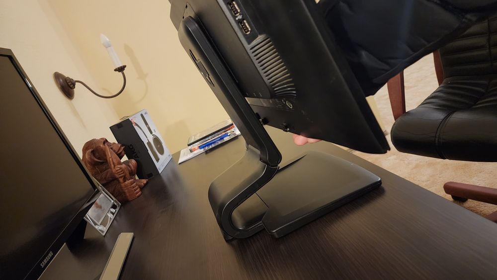 Монитор  HP ZR 2330