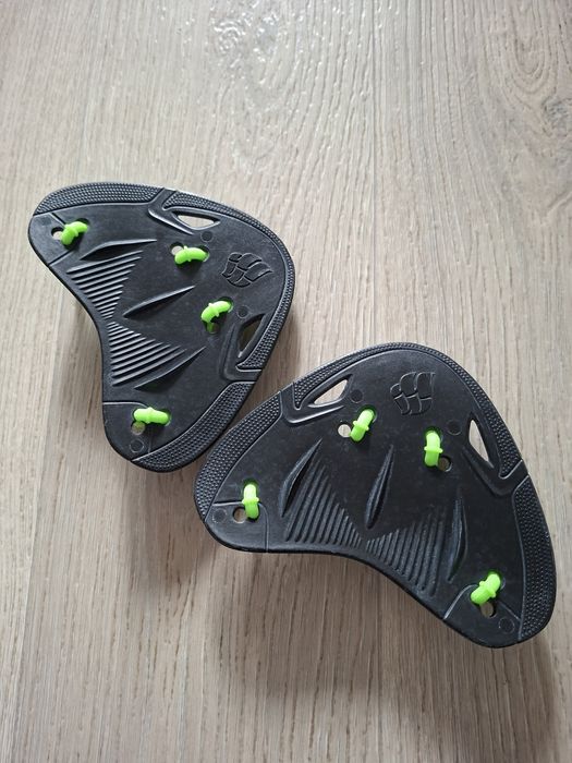 Madwave Finger Pro swimming paddles