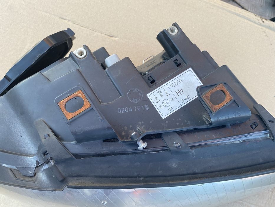 Audi a4 b6 lampa prawa przod