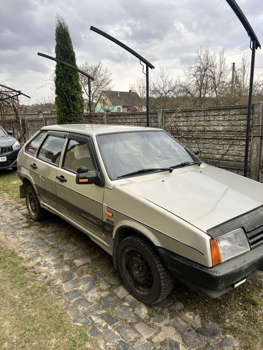 ВАЗ 210930-20 автомобіль