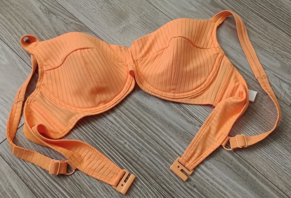 Biustonosz usztywniany ozdobne prążki morelowy na haftkę 40/L Cubus