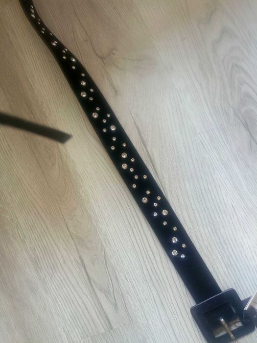 Czarny Pasek zamszowy z cyrkoniami 65cm
