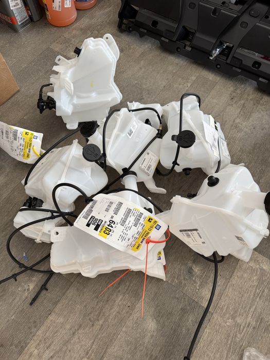 Honda Prologue Chevrolet Blazer ev Equinox EV бачок омивача