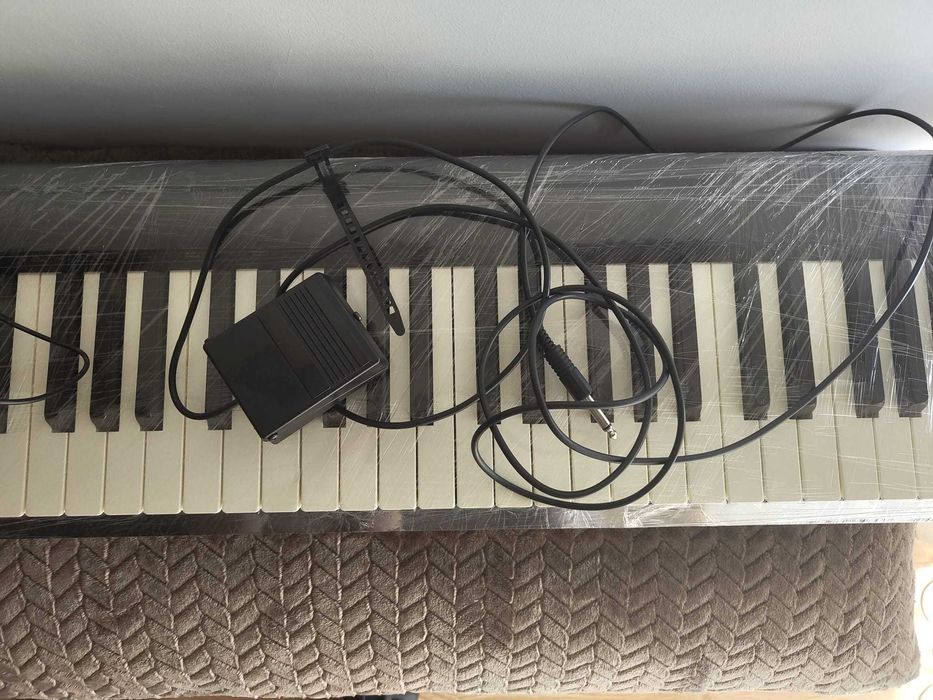 Piano Digital Roland FP-10 (Como Novo) + Acessórios
