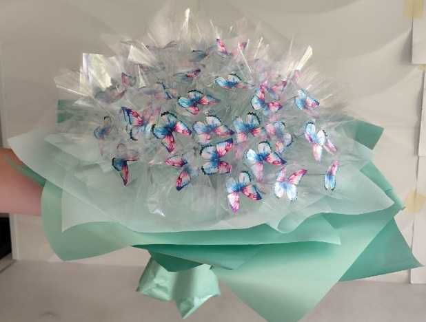 Букет з метеликів що світяться.