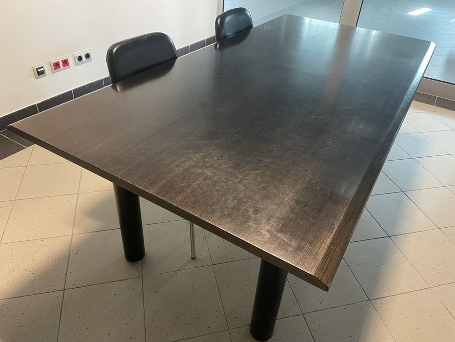 Mesa de reuniões Levira