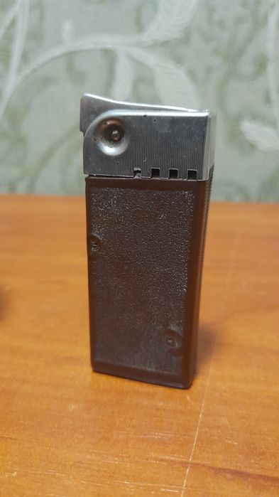 продам сувенир для мужчины зажигалка  ссср