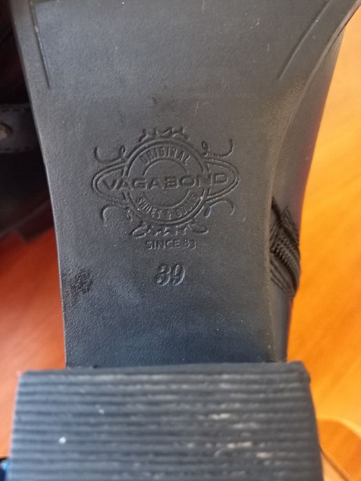 Продам ботинки кожаные vagabond.