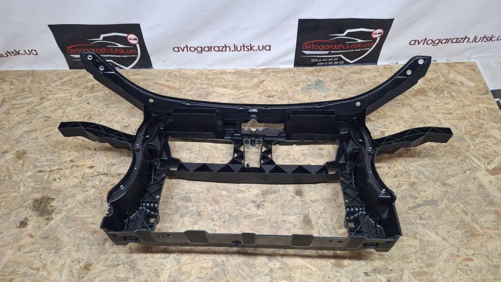 Передняя панель передня панель телевізор VW Touran Туран