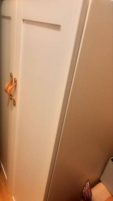 Roupeiro com varão para casacos