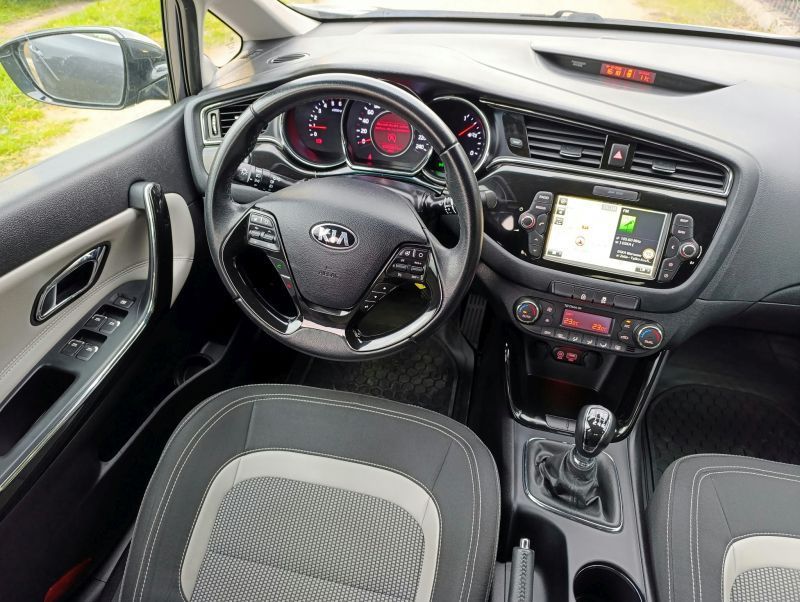 Kia Ceed ... Bogata opcja - full LED