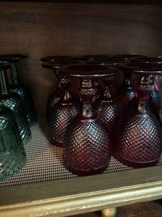 8 pratos vermelhos + 8 copos vermelhos