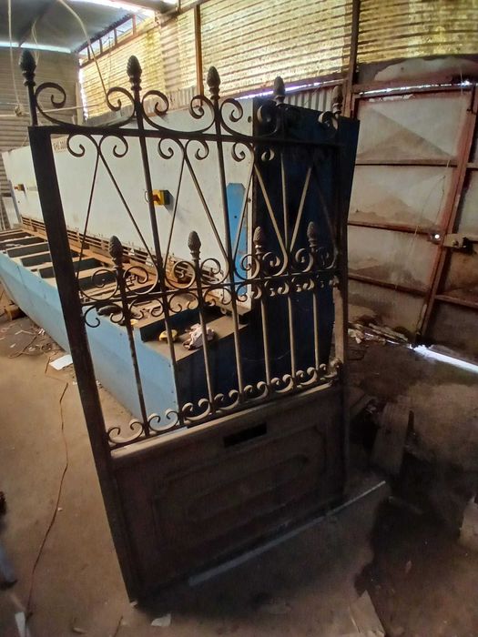 3 portões em bom estado