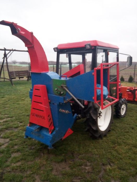 Rębak do gałęzi, wycinka drzew, wywóz gałęzi.