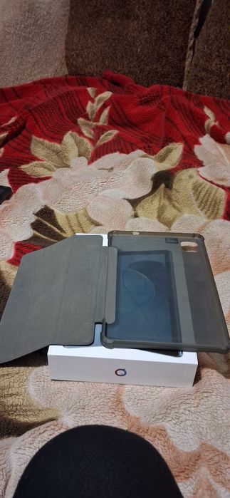 Планшет Oscal завис на включенії