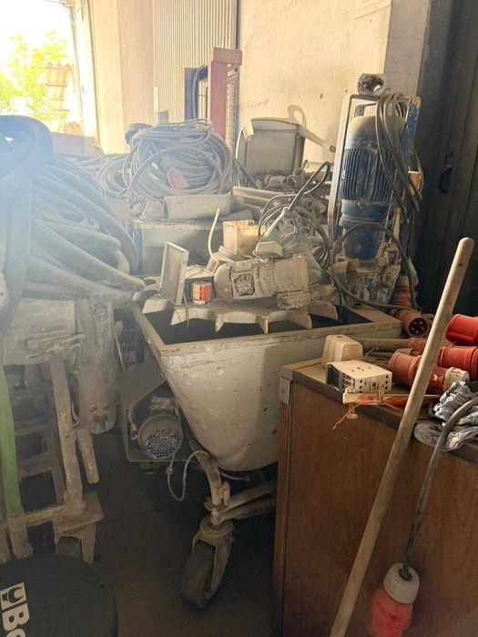 Vende-se Máquina de projetar reboco e estuque
