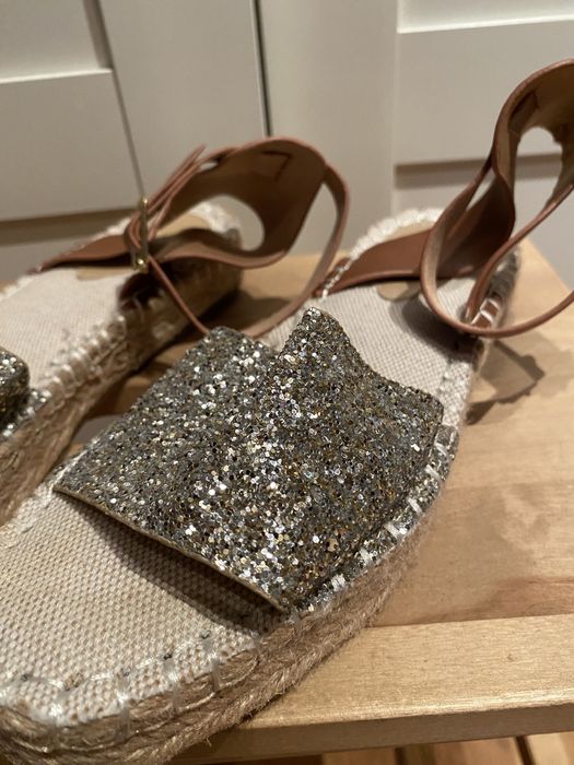 Espadryle/sandały na płaskiej podeszwie.  H&M