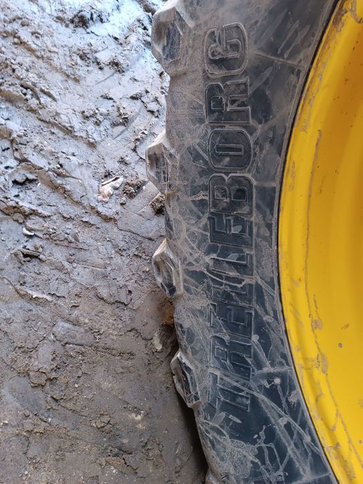 Sprzedam  dwie uzywane opony  Trelleborg 650/65r38