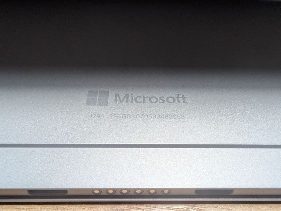 Microsoft surface pro 5 модель 1796 б/в