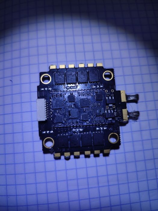 електронний регулятор швидкості (ESC) б/у для FPV-дронів.
Тип: 4-в-1 E