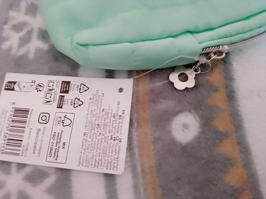 Nowa kosmetyczka , saszetka na leki /kredki/ ołówki AVEC