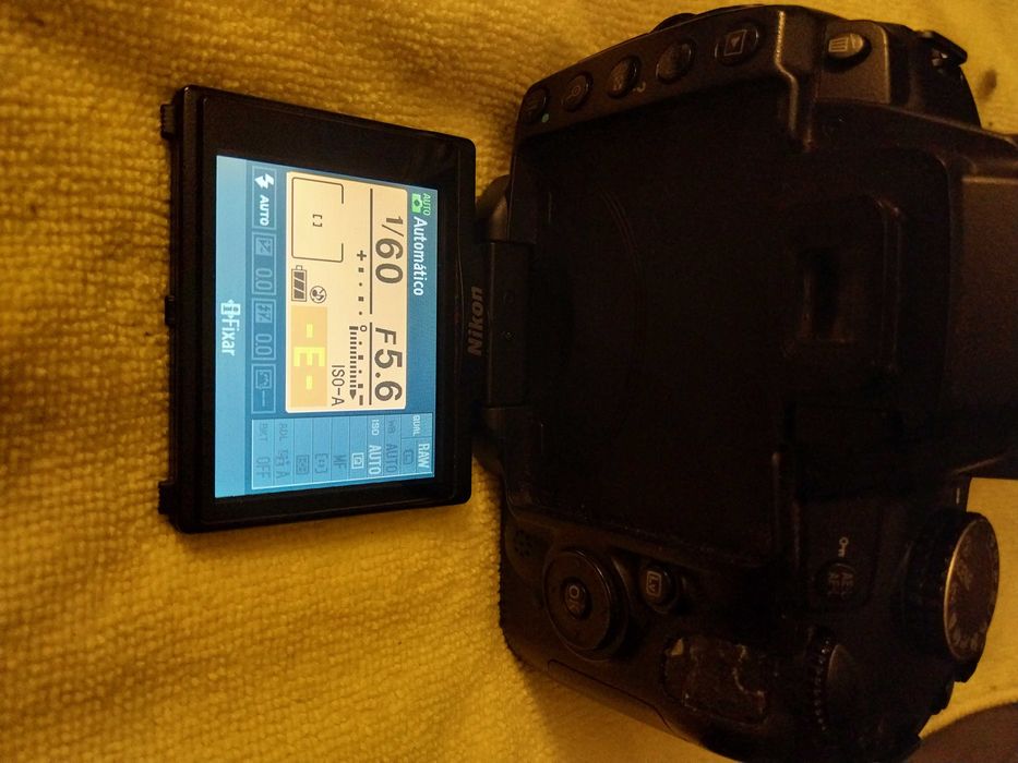 Nikon D5000 c/ objectiva Nikon/Nikkor AF-S 18-55