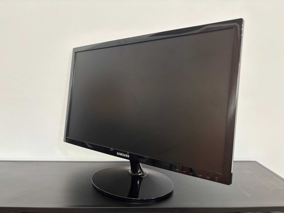 2 x Monitor Samsung S24D330, preto