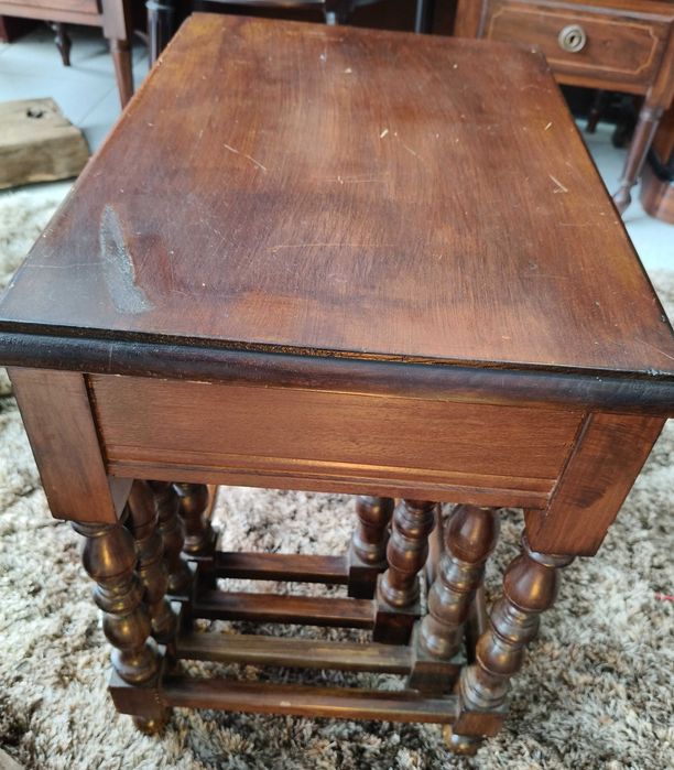 Conjunto de mesas de apoio "ninho"