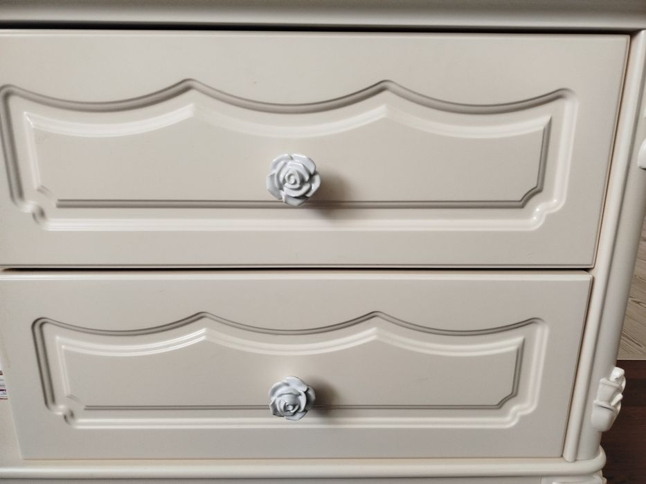 Piękne uchwyty ceramiczne do mebli różyc cena za 1szt.zki.