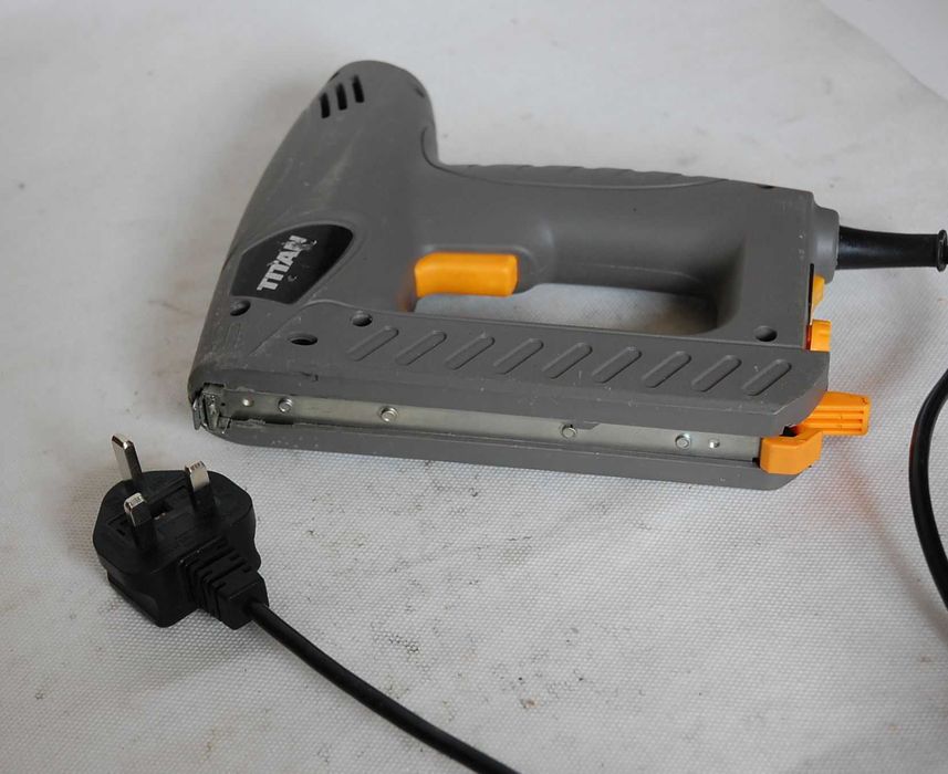 Gwoździarka zszywacz TITAN TTB515STP 15mm