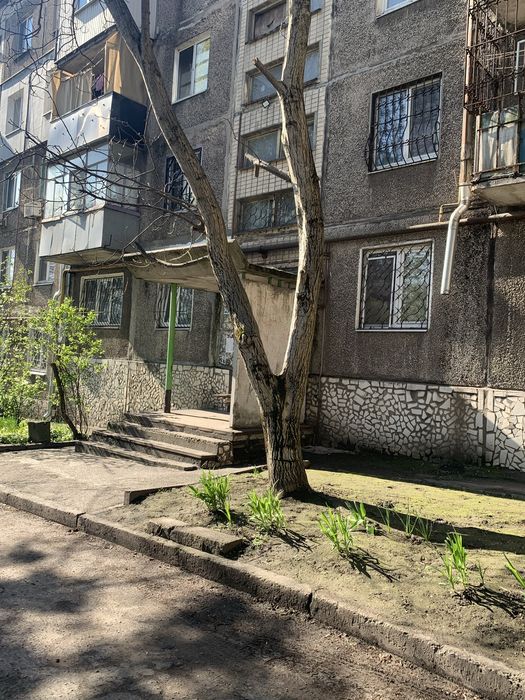 Продам 2 к.кв. под ремонт, ул. Матросова